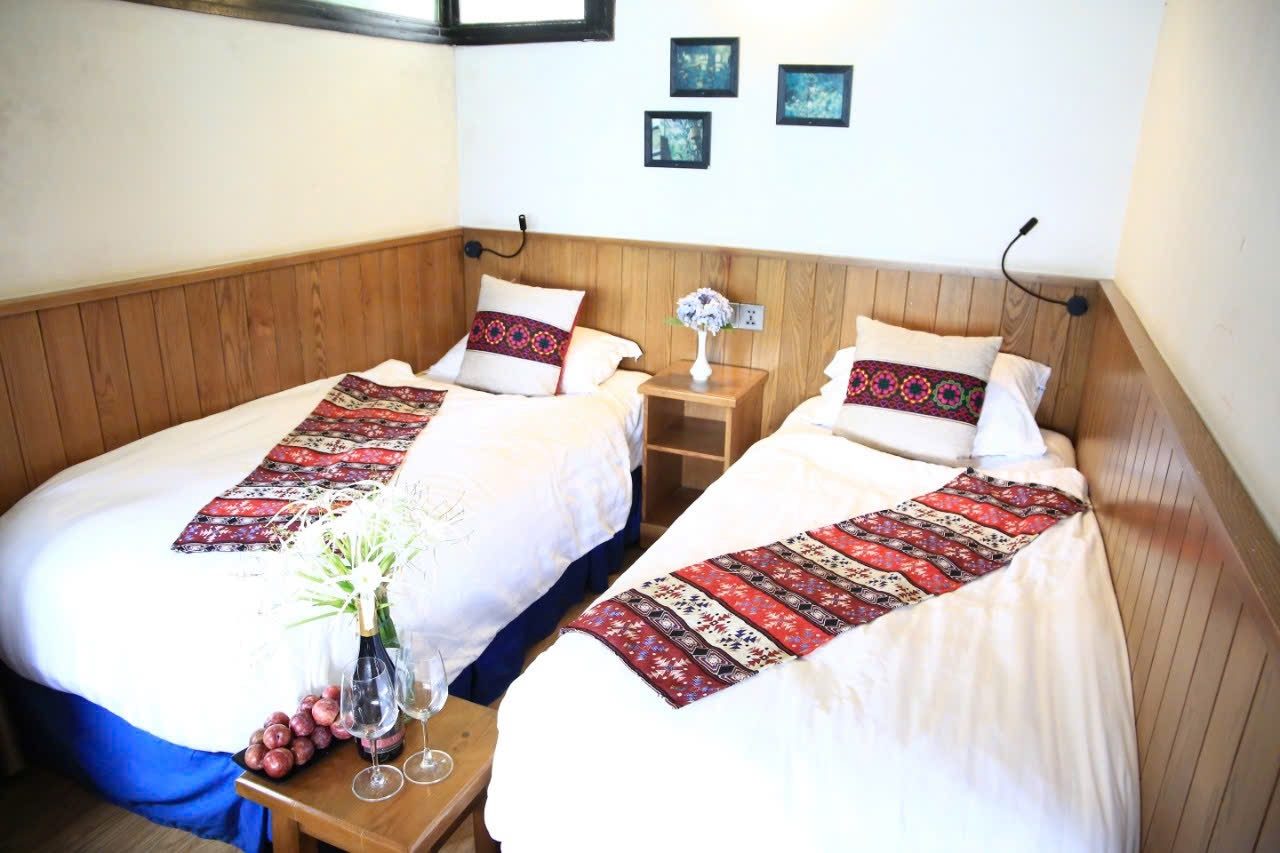 Phòng ngủ 2 giường đơn trong villa Sapa, hợp gia đình có con nhỏ — Heaven House Sapa