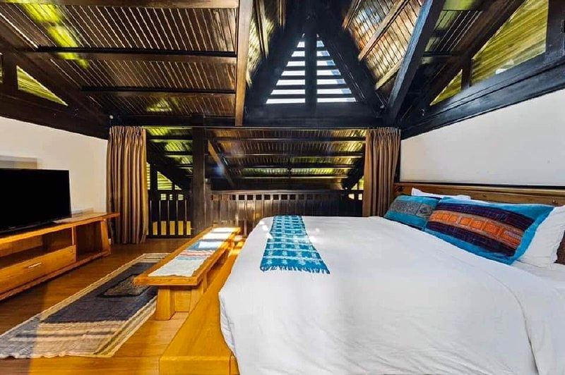 Phòng ngủ trần vòm gỗ ấm cúng